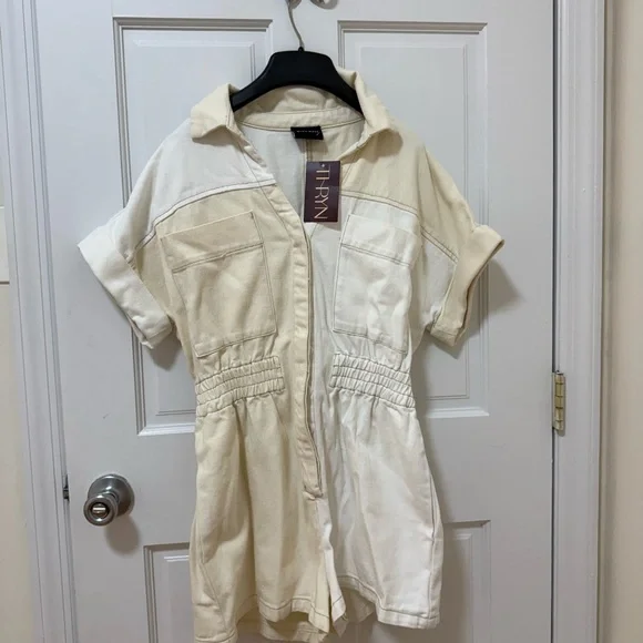 Cream and White Short Sleeve Romper - Picture 4 of 4
